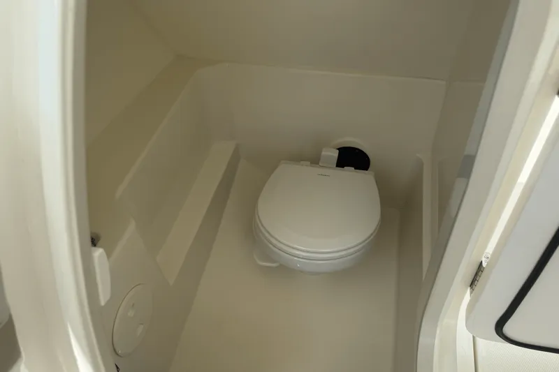 Slide: The Image of Boston Whaler 240 Vantage 2025 - 53