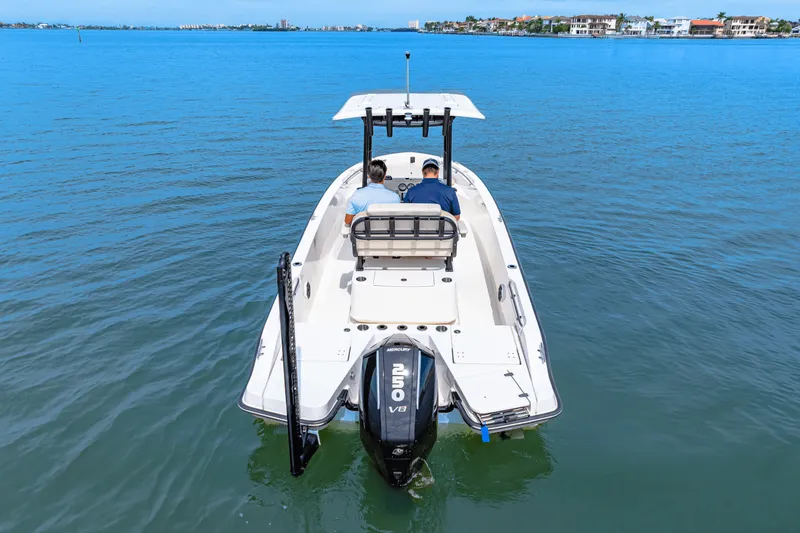 Slide: The Image of Boston Whaler 220 Dauntless 2025 - 11