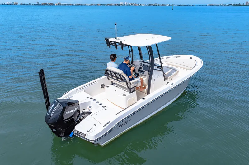 Slide: The Image of Boston Whaler 220 Dauntless 2025 - 12