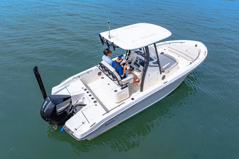 Slide: The Image of Boston Whaler 220 Dauntless 2025 - 13