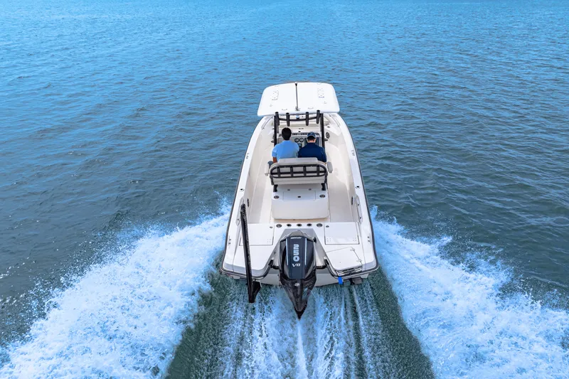 Slide: The Image of Boston Whaler 220 Dauntless 2025 - 23