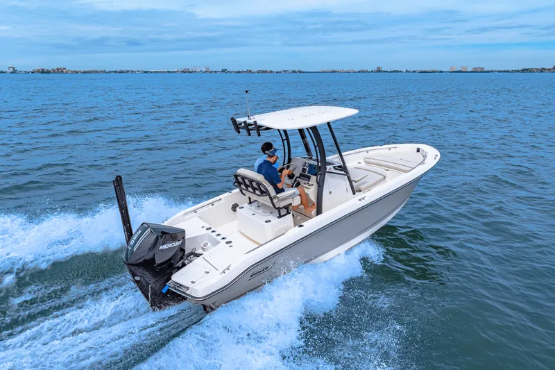 Slide: The Image of Boston Whaler 220 Dauntless 2025 - 27