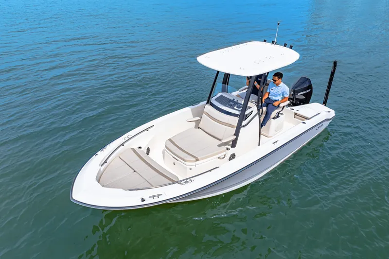 Slide: The Image of Boston Whaler 220 Dauntless 2025 - 3