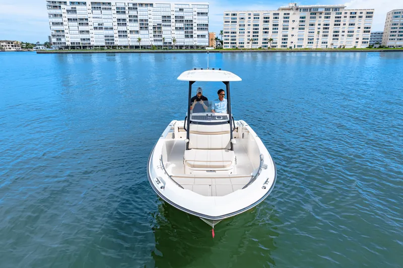 Slide: The Image of Boston Whaler 220 Dauntless 2025 - 5