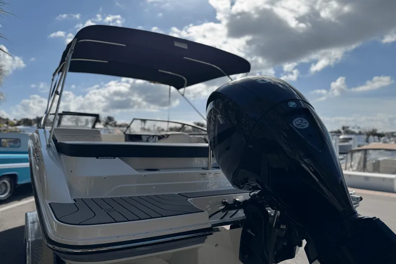 Slide: The Image of Sea Ray SPX 190 Outboard 2025 - 1