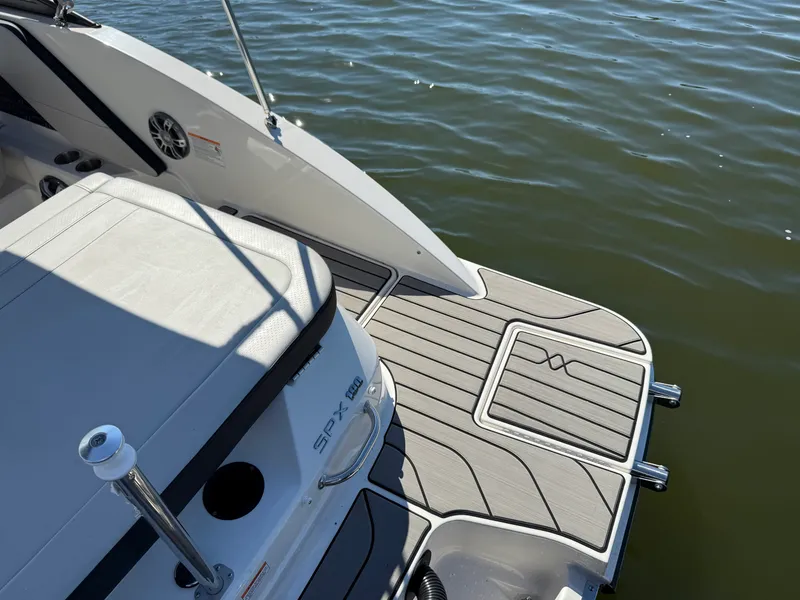 Slide: The Image of Sea Ray SPX 190 Outboard 2025 - 13