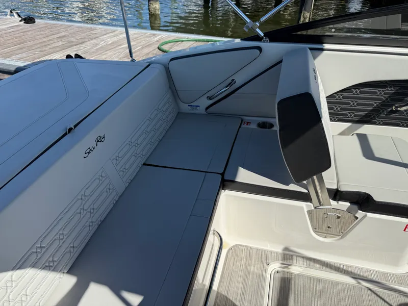 Slide: The Image of Sea Ray SPX 190 Outboard 2025 - 16