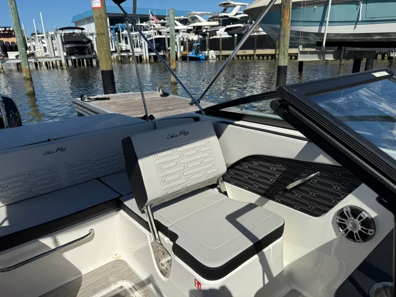 Slide: The Image of Sea Ray SPX 190 Outboard 2025 - 20
