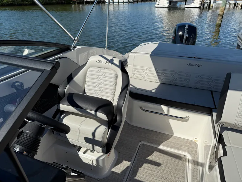 Slide: The Image of Sea Ray SPX 190 Outboard 2025 - 21