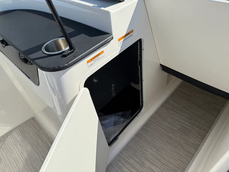 Slide: The Image of Sea Ray SPX 190 Outboard 2025 - 22