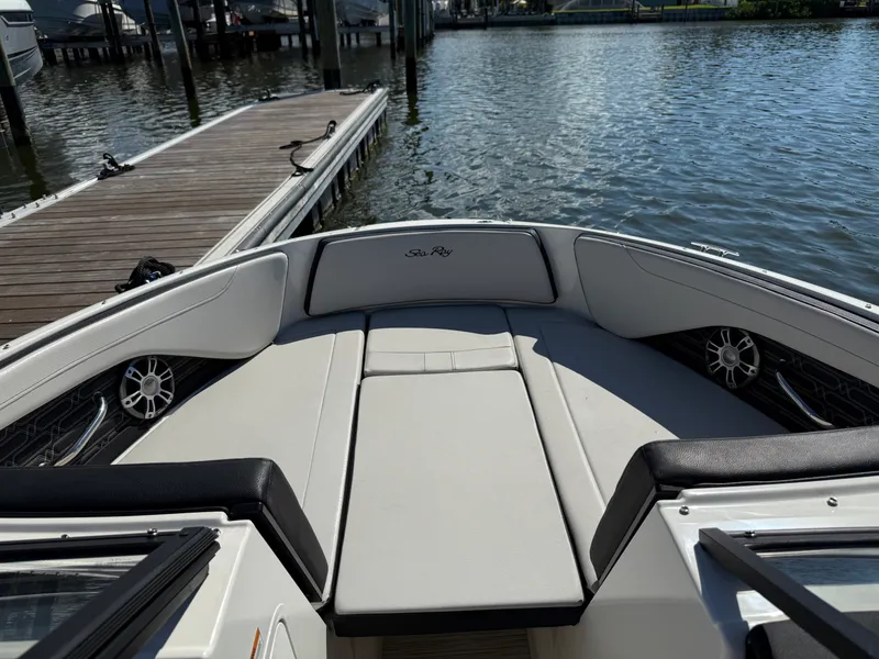 Slide: The Image of Sea Ray SPX 190 Outboard 2025 - 23