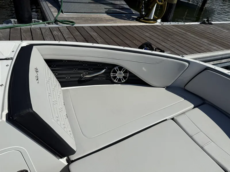 Slide: The Image of Sea Ray SPX 190 Outboard 2025 - 24