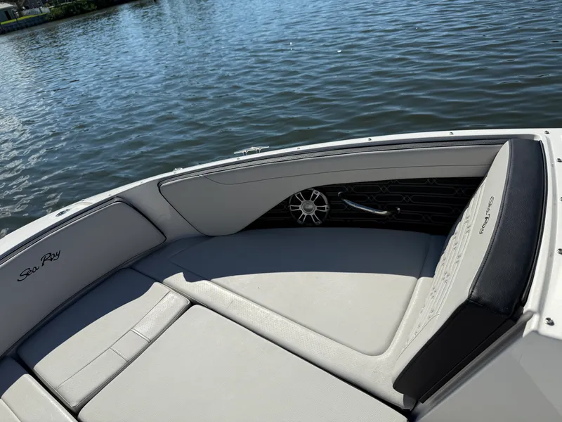 Slide: The Image of Sea Ray SPX 190 Outboard 2025 - 25