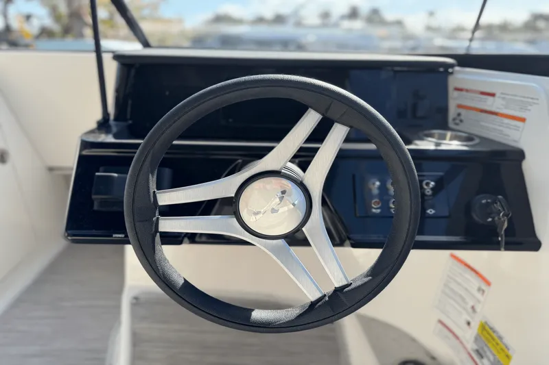 Slide: The Image of Sea Ray SPX 190 Outboard 2025 - 7