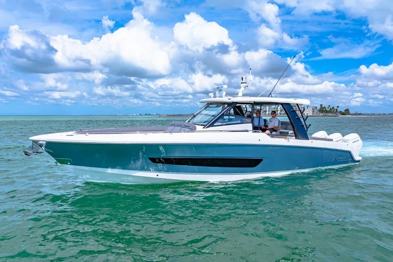 The Image of Boston Whaler 420 Outrage 2025 - 0