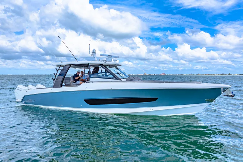Slide: The Image of Boston Whaler 420 Outrage 2025 - 12