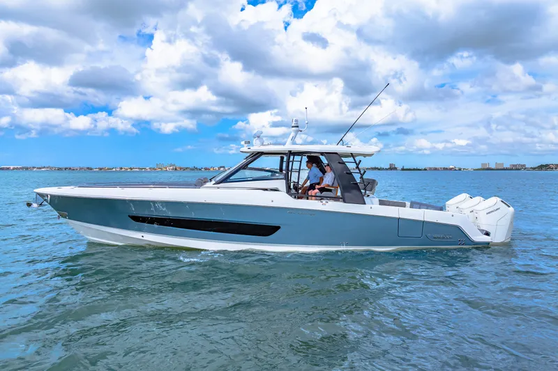 Slide: The Image of Boston Whaler 420 Outrage 2025 - 26