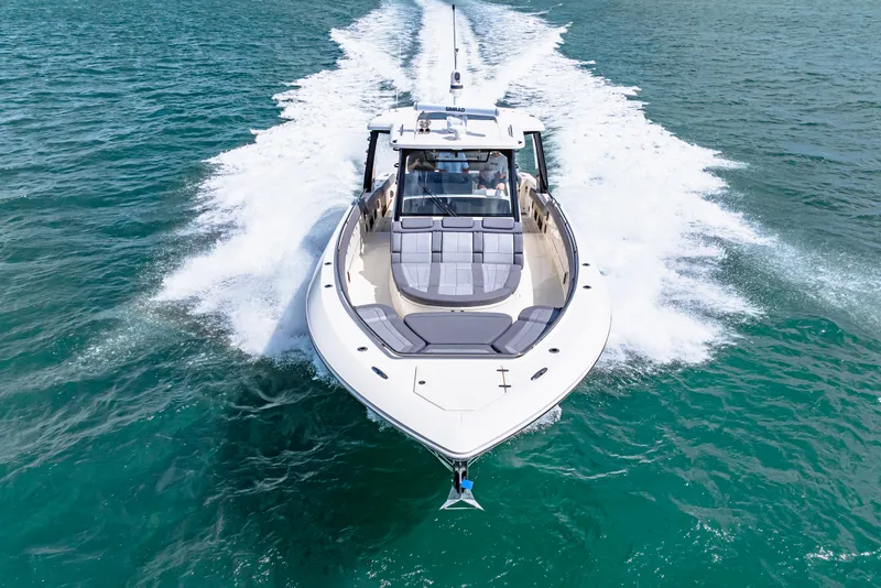 Slide: The Image of Boston Whaler 420 Outrage 2025 - 30
