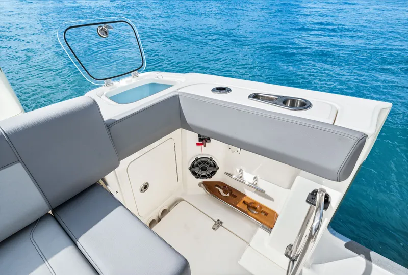 Slide: The Image of Boston Whaler 420 Outrage 2025 - 44