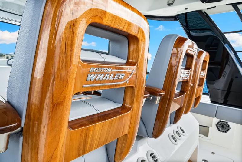 Slide: The Image of Boston Whaler 420 Outrage 2025 - 47