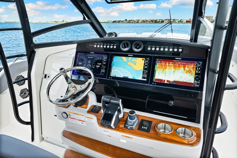 Slide: The Image of Boston Whaler 420 Outrage 2025 - 52