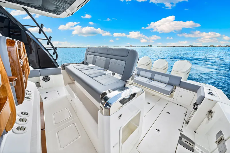 Slide: The Image of Boston Whaler 420 Outrage 2025 - 54
