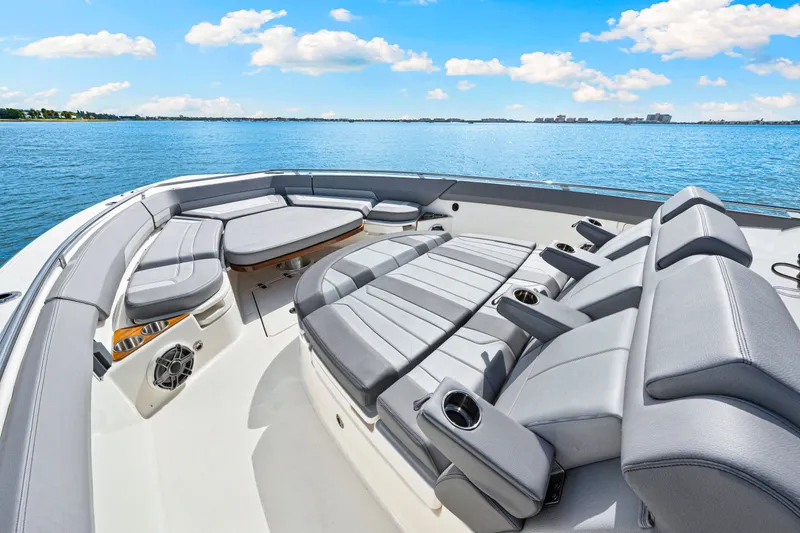 Slide: The Image of Boston Whaler 420 Outrage 2025 - 55