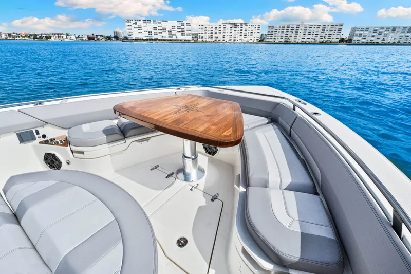 Slide: The Image of Boston Whaler 420 Outrage 2025 - 57