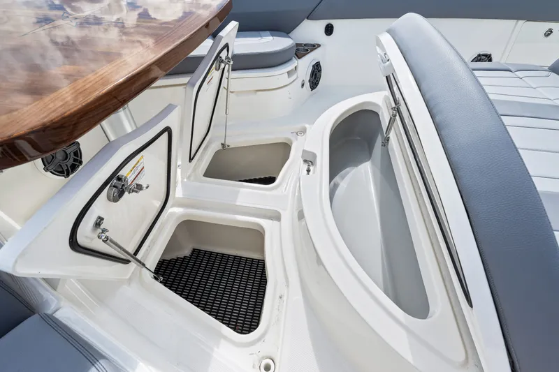 Slide: The Image of Boston Whaler 420 Outrage 2025 - 61