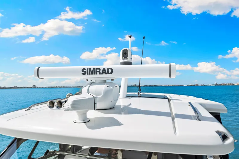 Slide: The Image of Boston Whaler 420 Outrage 2025 - 64