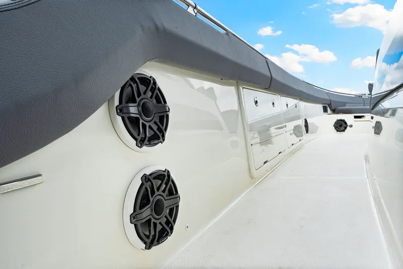 Slide: The Image of Boston Whaler 420 Outrage 2025 - 65