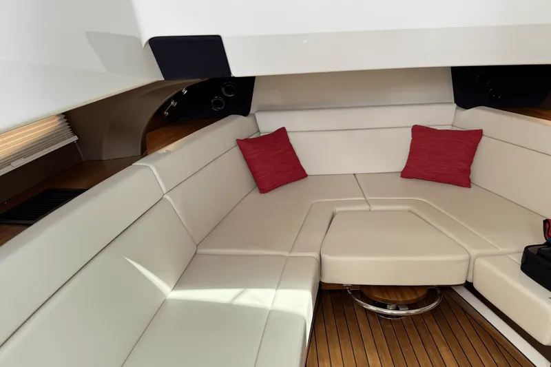 Slide: The Image of Boston Whaler 420 Outrage 2025 - 71