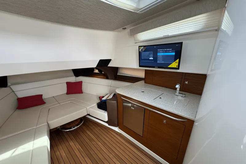 Slide: The Image of Boston Whaler 420 Outrage 2025 - 72