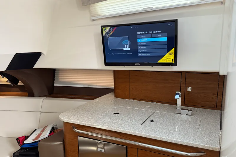 Slide: The Image of Boston Whaler 420 Outrage 2025 - 73