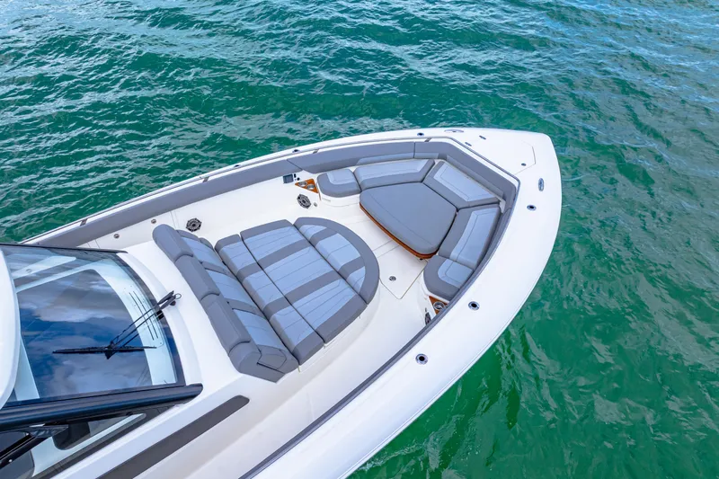 Slide: The Image of Boston Whaler 420 Outrage 2025 - 9
