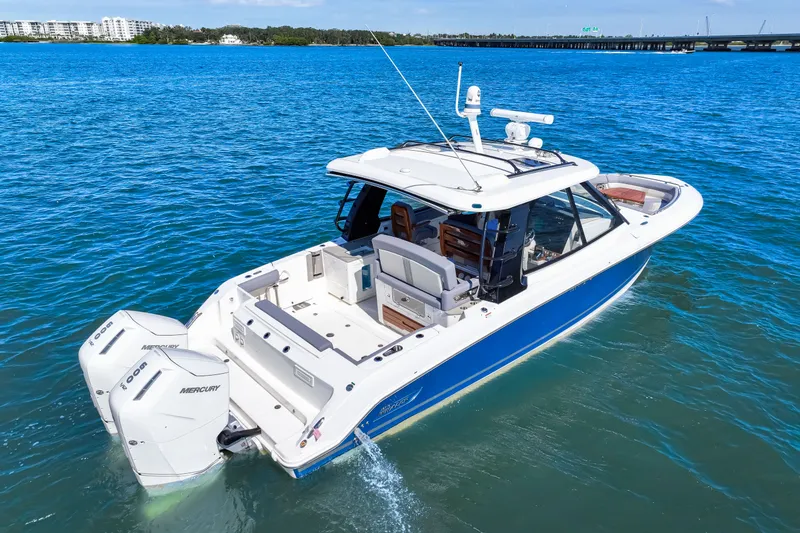 Slide: The Image of Boston Whaler 380 Realm 2025 - 14