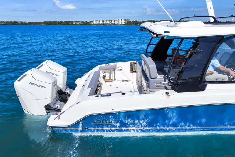 Slide: The Image of Boston Whaler 380 Realm 2025 - 15