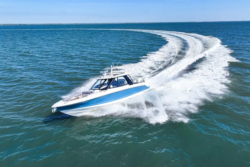 Slide: The Image of Boston Whaler 380 Realm 2025 - 23