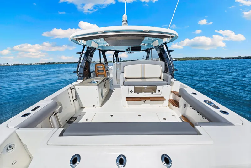 Slide: The Image of Boston Whaler 380 Realm 2025 - 25