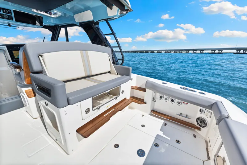 Slide: The Image of Boston Whaler 380 Realm 2025 - 30
