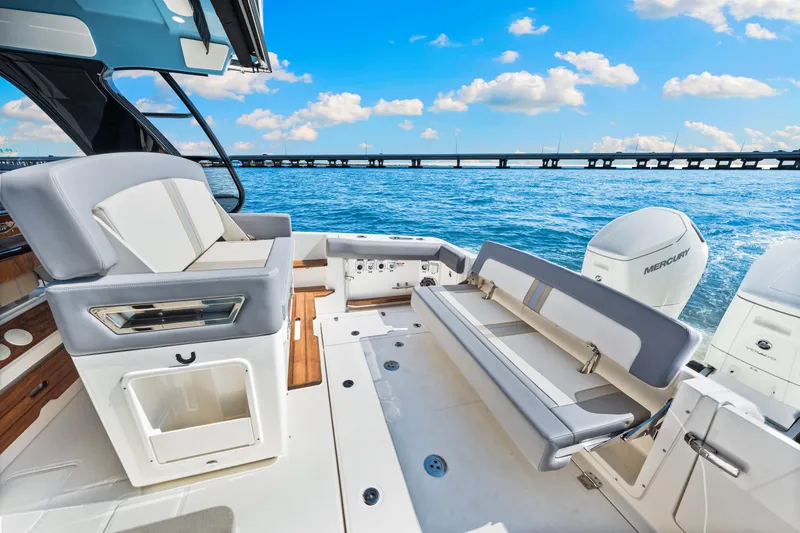 Slide: The Image of Boston Whaler 380 Realm 2025 - 32