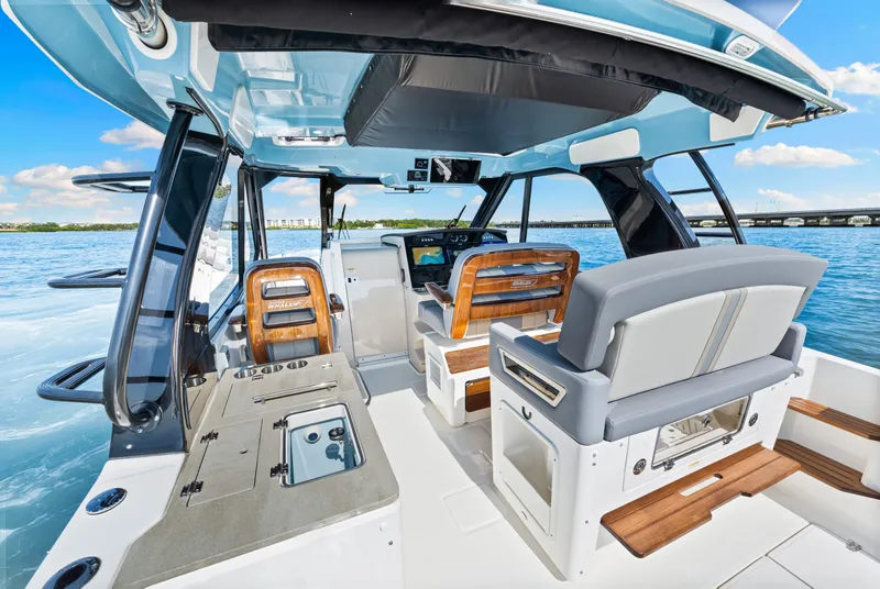 Slide: The Image of Boston Whaler 380 Realm 2025 - 35
