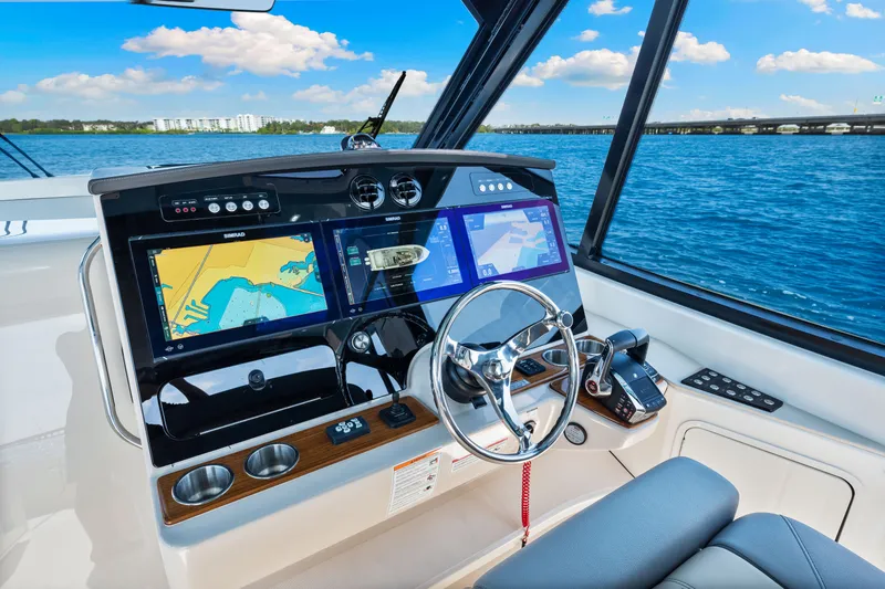 Slide: The Image of Boston Whaler 380 Realm 2025 - 39