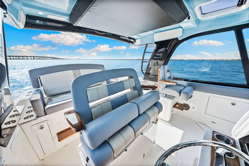Slide: The Image of Boston Whaler 380 Realm 2025 - 41