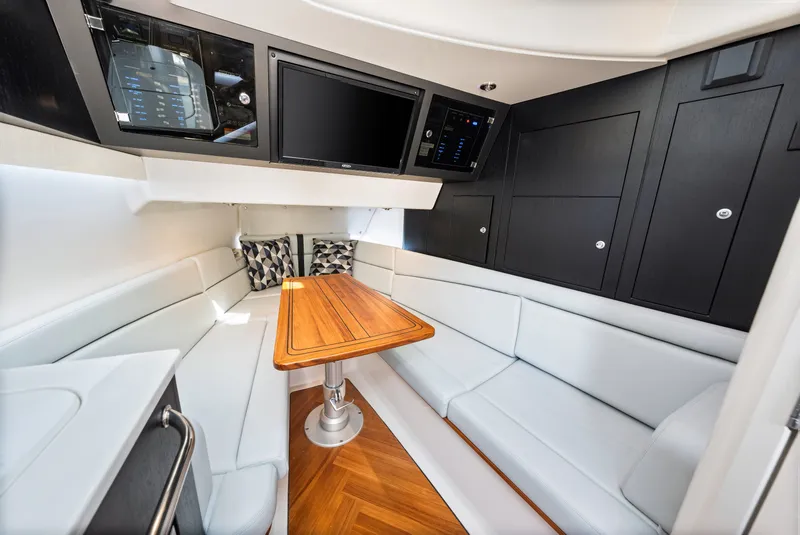 Slide: The Image of Boston Whaler 380 Realm 2025 - 53