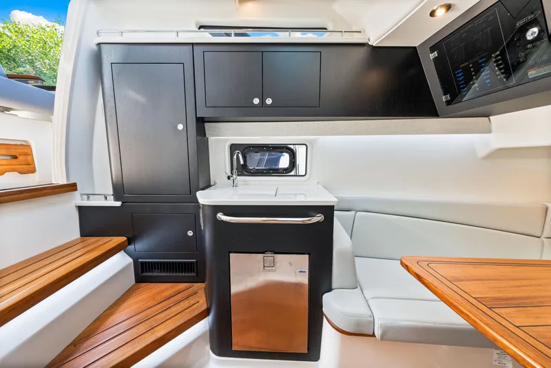 Slide: The Image of Boston Whaler 380 Realm 2025 - 54