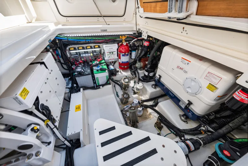 Slide: The Image of Boston Whaler 380 Realm 2025 - 57