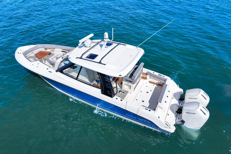 Slide: The Image of Boston Whaler 380 Realm 2025 - 9