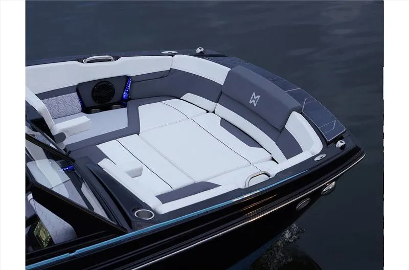 Slide: The Image of Heyday Wake Boats H22 2023 - 18