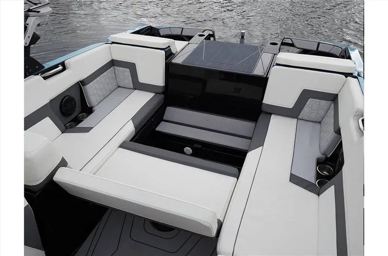 Slide: The Image of Heyday Wake Boats H22 2023 - 16
